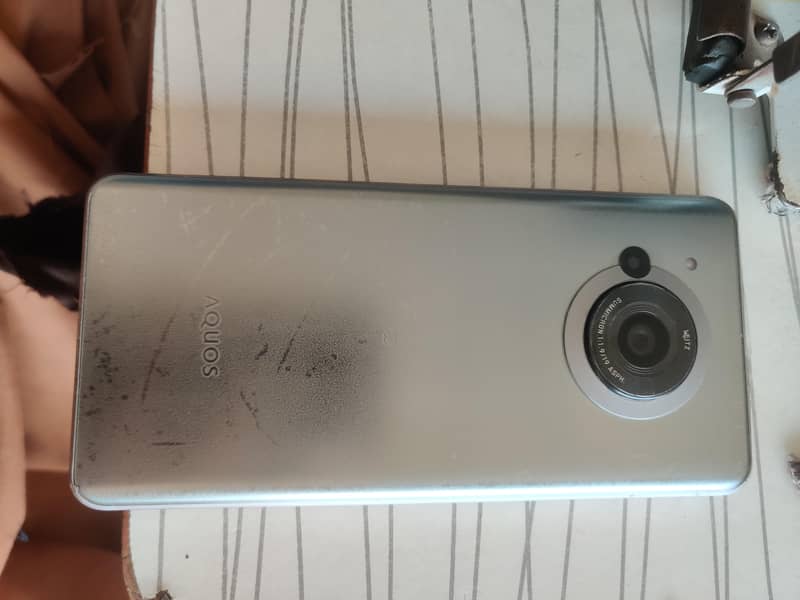 Sharp Aquos r7 0