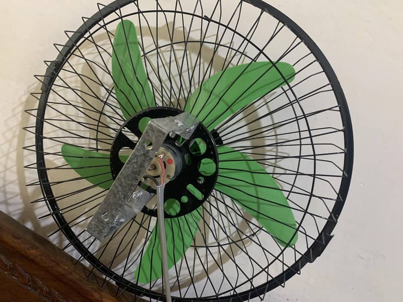bracket fan 1