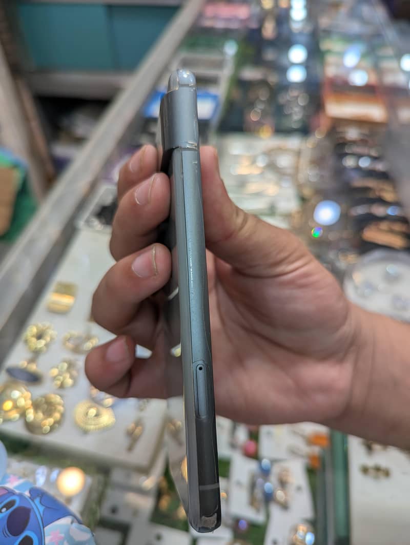 Google Pixel 8 4