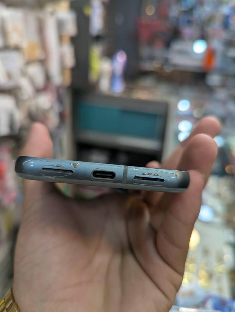 Google Pixel 8 6
