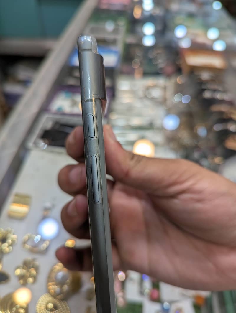 Google Pixel 8 7