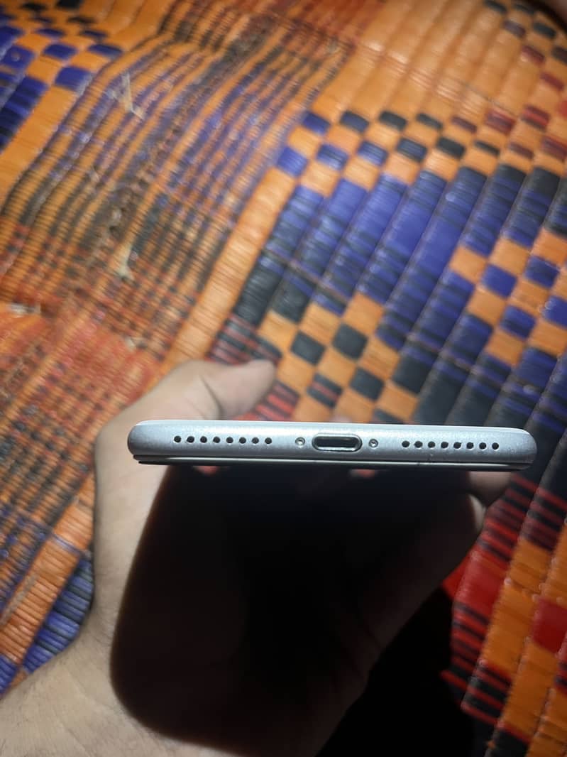 Apple iPhone 7 Plus 2
