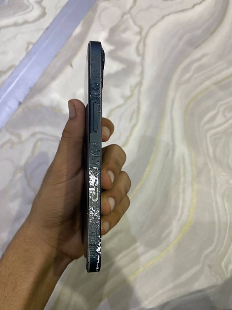Apple iPhone 13 1