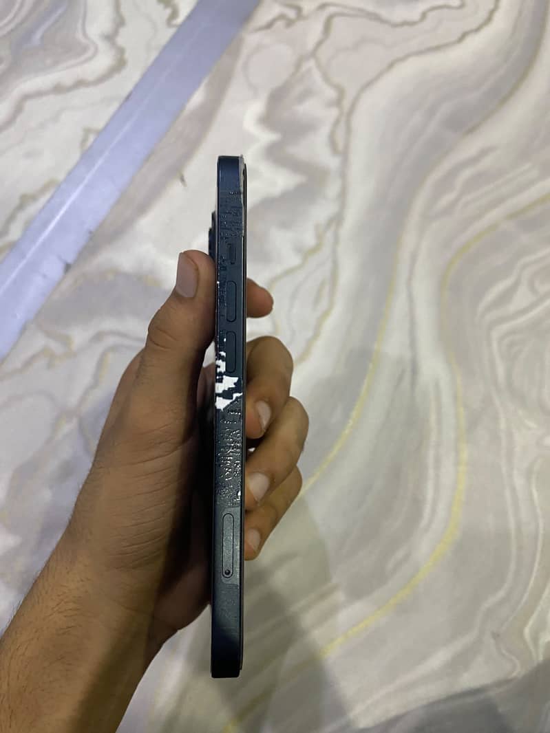 Apple iPhone 13 4