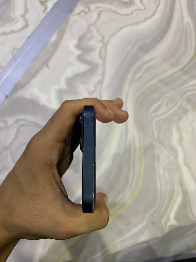 Apple iPhone 13 5