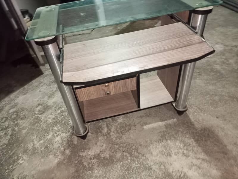 computer table. 0