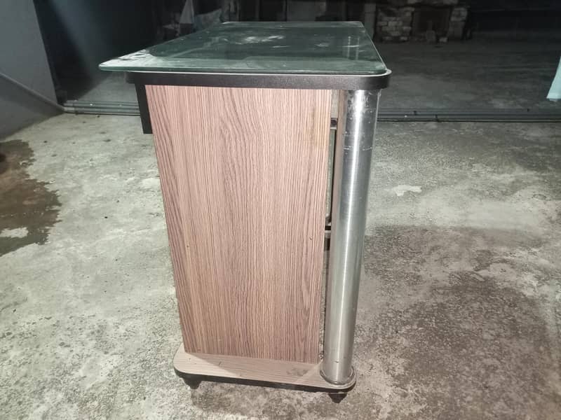 computer table. 1