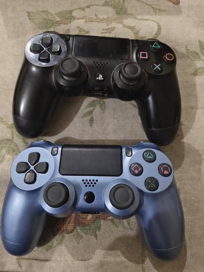 2 controllers of PS4 and pc
