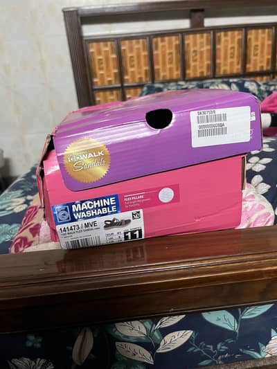 Original 100% Authentic Skechers uk size 10 hay(eur :43)