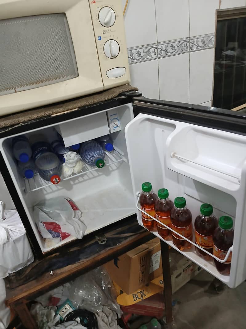 Mini Fridge WestPoint 1