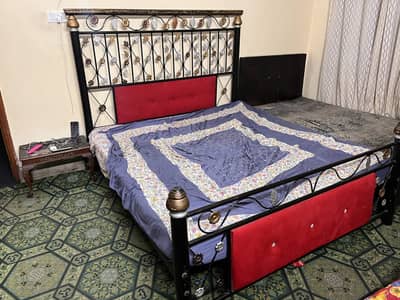 King size bed beautiful iron making