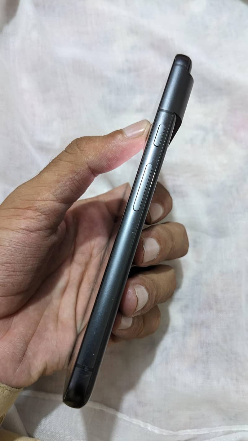 Google Pixel 8 4