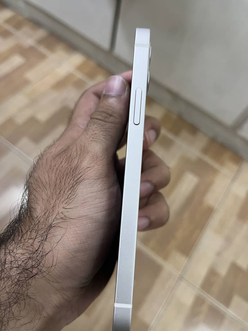 Apple iPhone 12 4