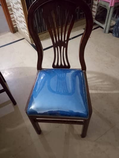 Dining table with 6 Chairs