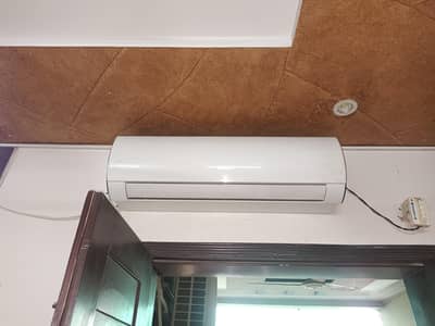 Gree 1.5 ton inverter ac