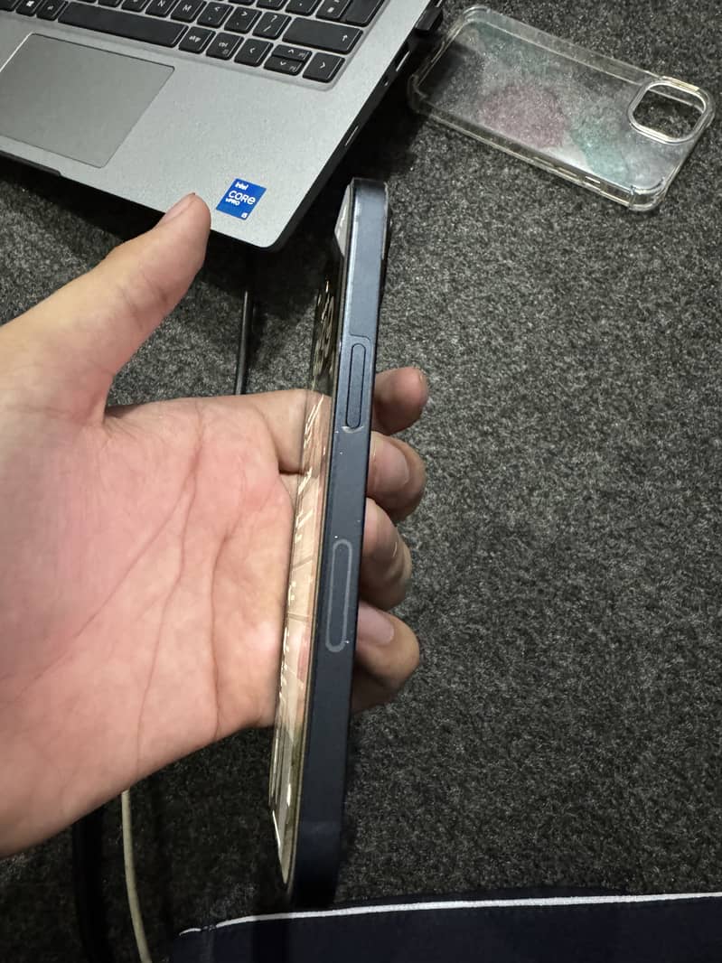 Apple iPhone 13 1