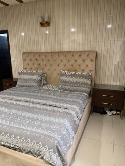 Bedroom Furniture Set for Sale (Used – Excellent Condition)