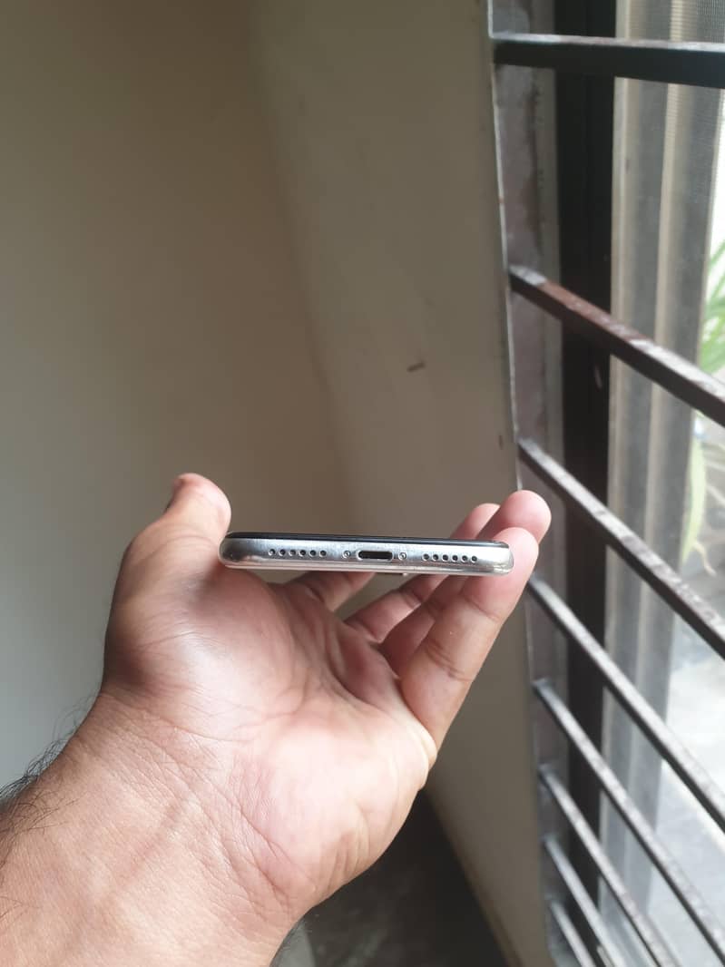 Apple iPhone X 3