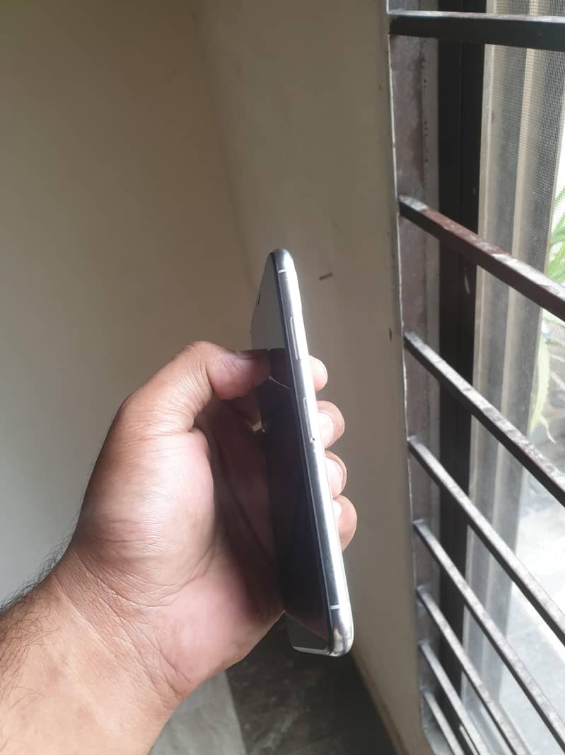 Apple iPhone X 5