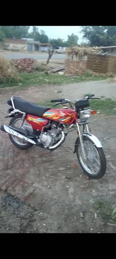 Honda 125 new condition only 2100 km