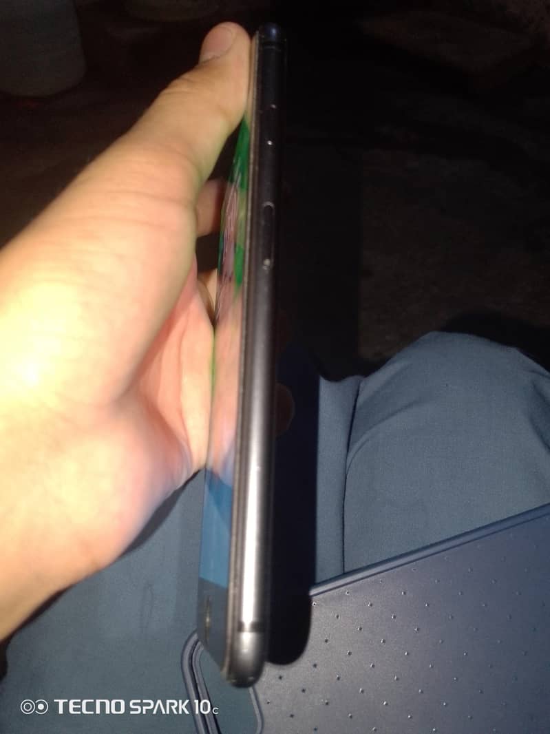 Apple iPhone 8 Plus 4