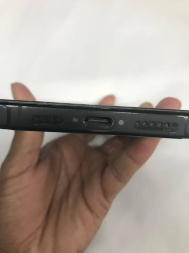Apple iPhone 16 Pro Max 1