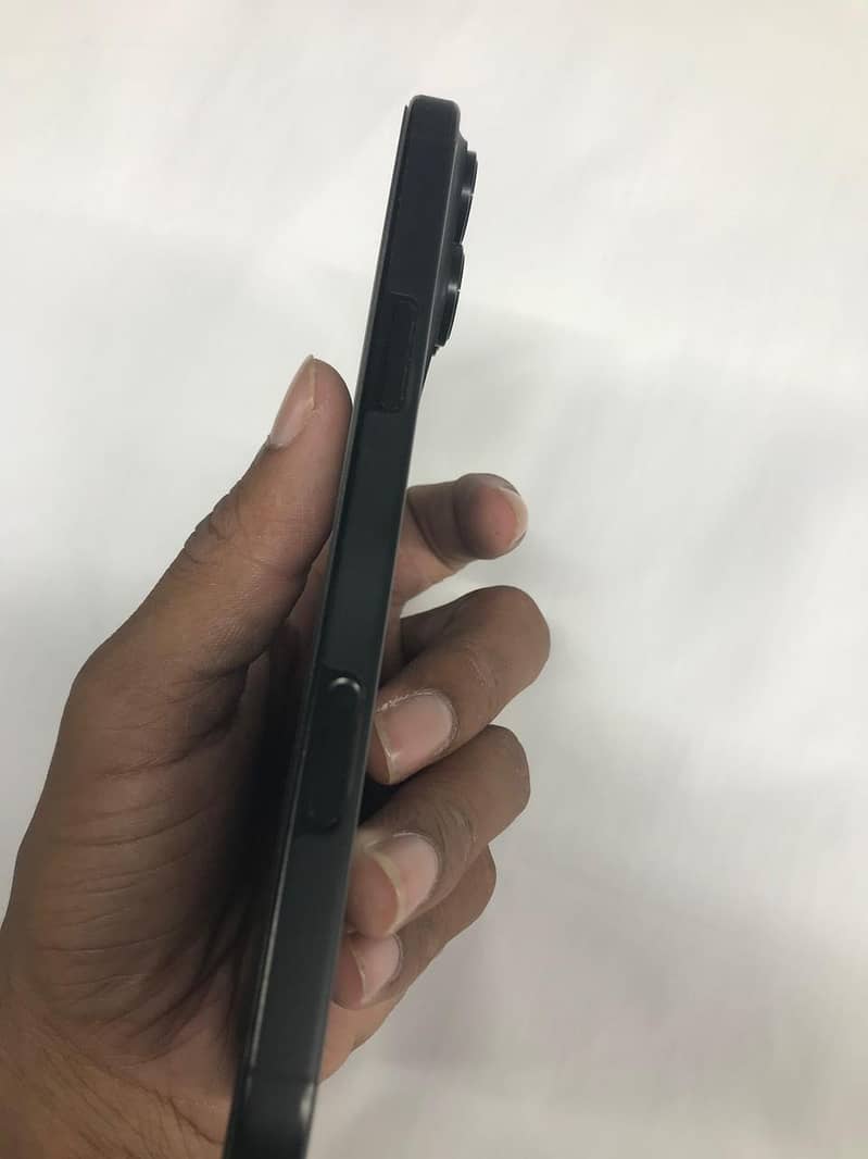 Apple iPhone 16 Pro Max 2