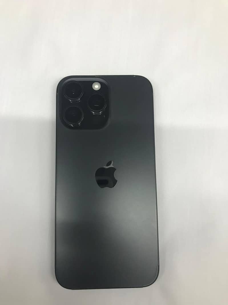 Apple iPhone 16 Pro Max 3