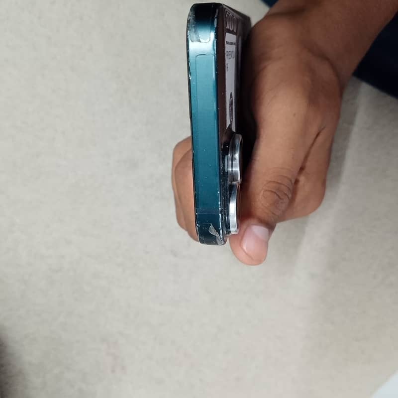 Apple iPhone 14 3
