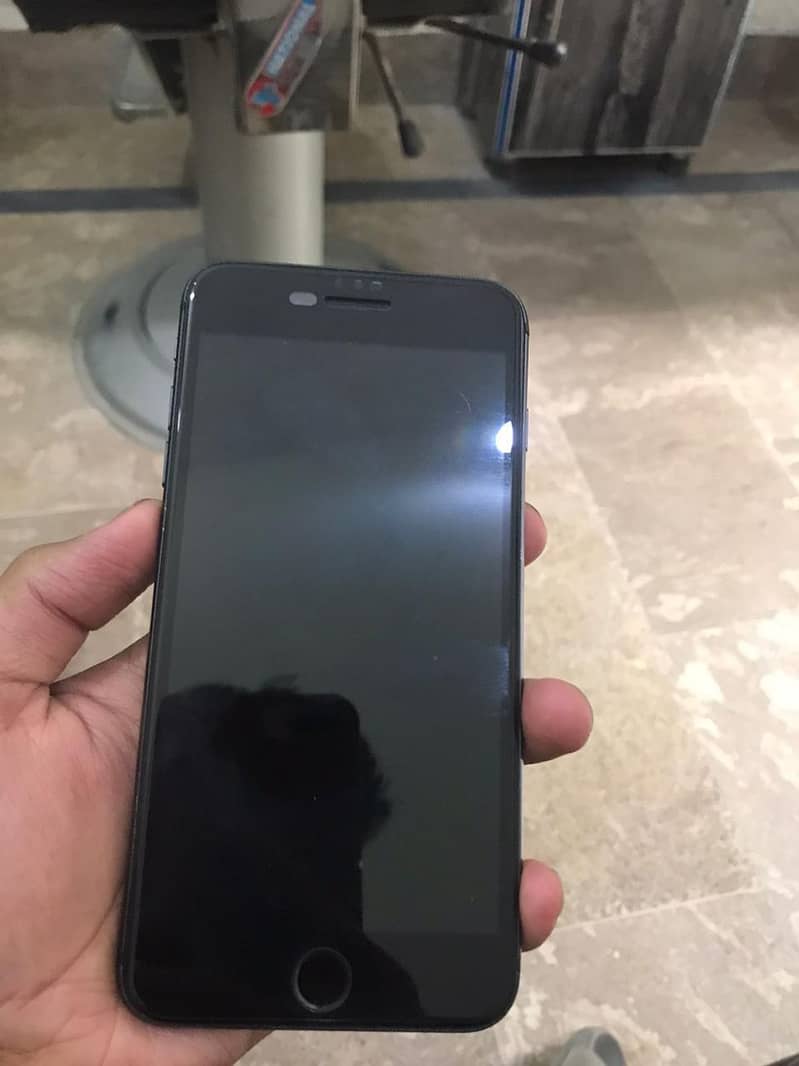 Apple iPhone 8 Plus 0