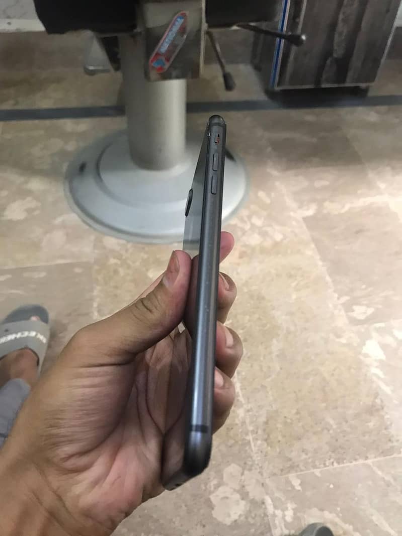 Apple iPhone 8 Plus 4
