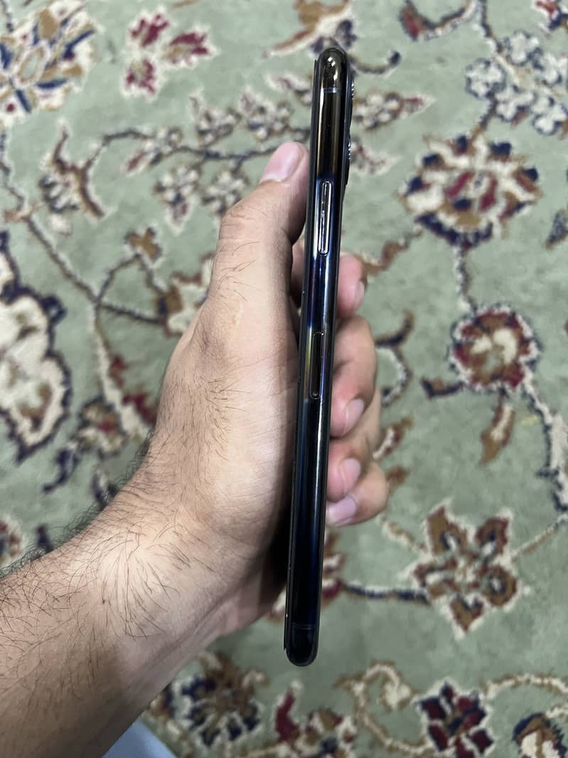 Apple iPhone 11 Pro Max 1
