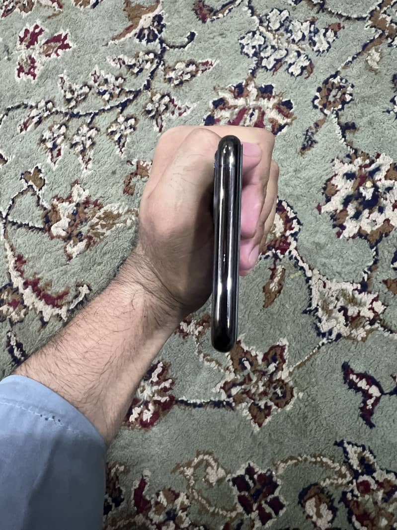 Apple iPhone 11 Pro Max 4