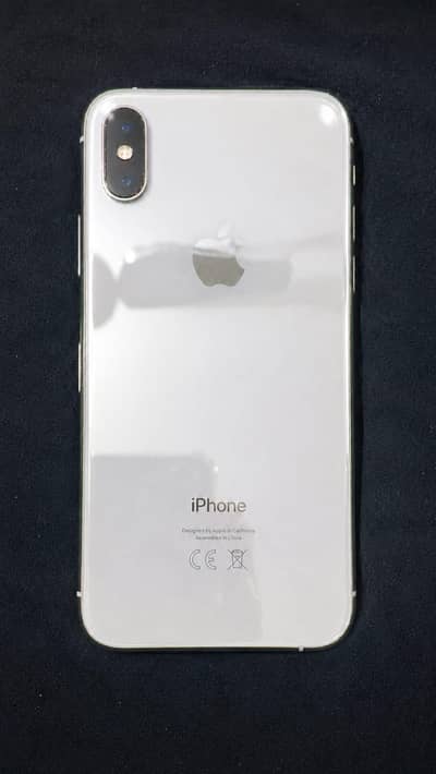 Apple iPhone XS with original charger and cable. .