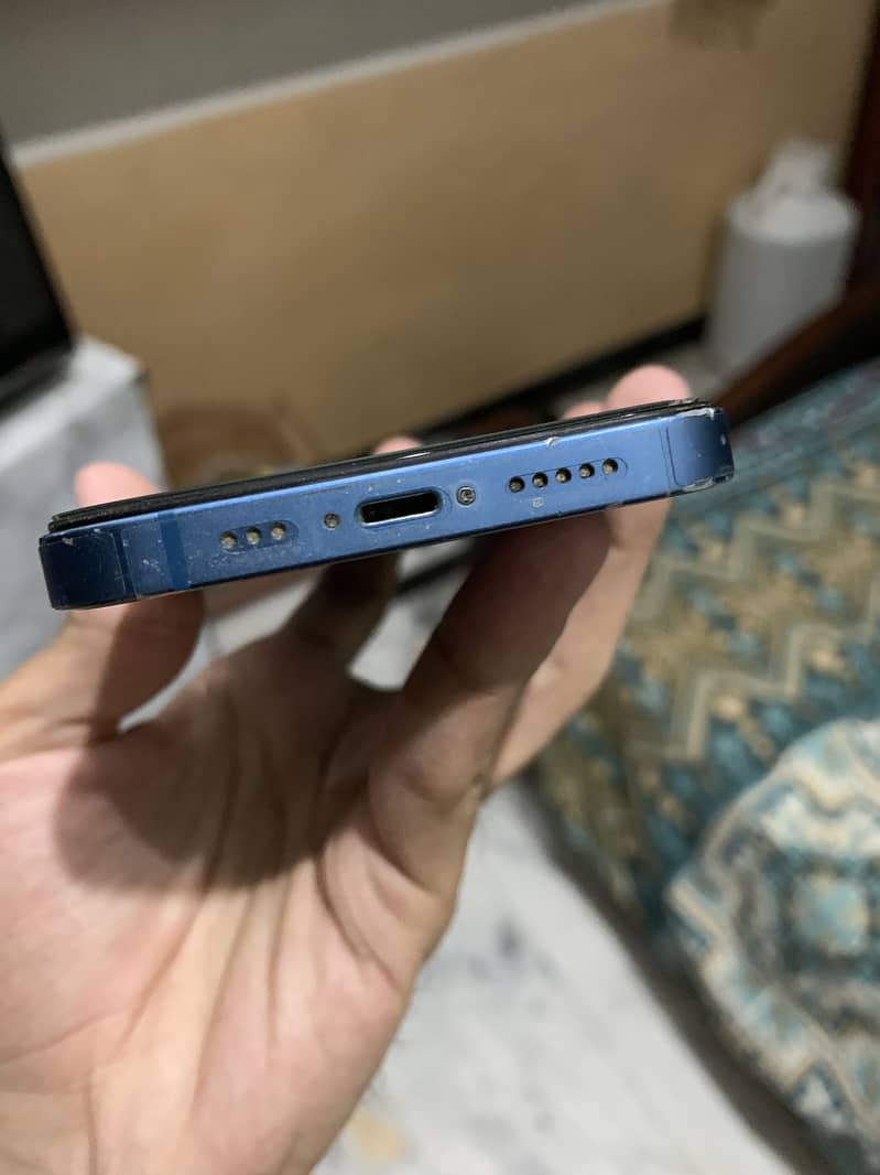 Apple iPhone 13 0