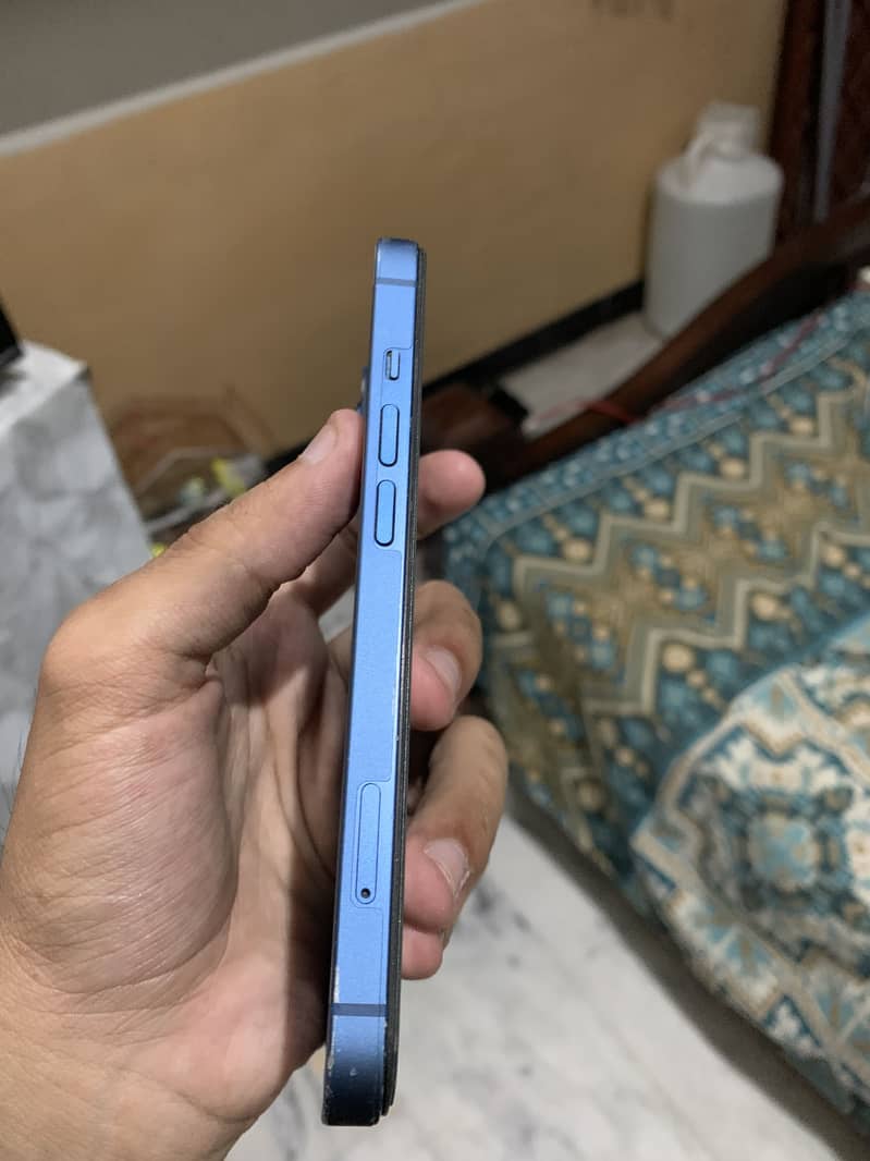 Apple iPhone 13 4