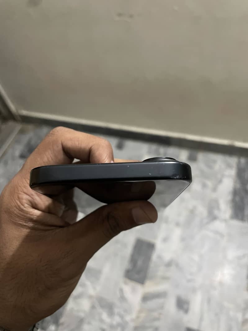 iPhone 16 3