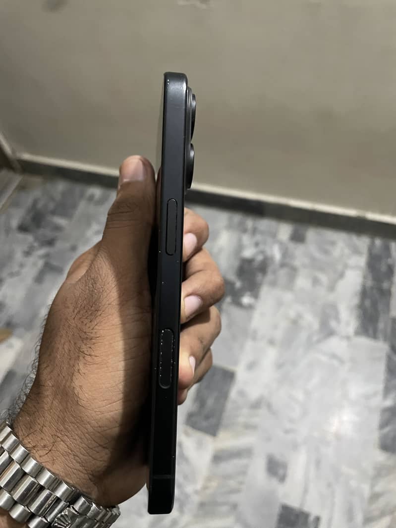iPhone 16 6