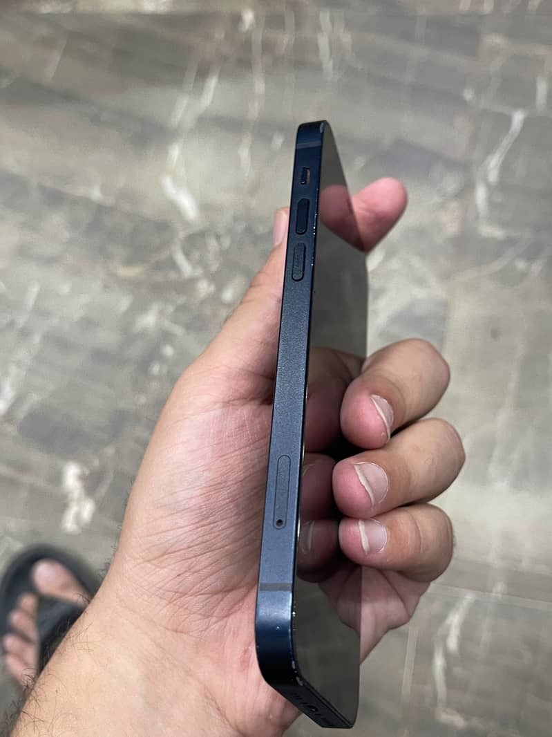 Apple iPhone 12 0