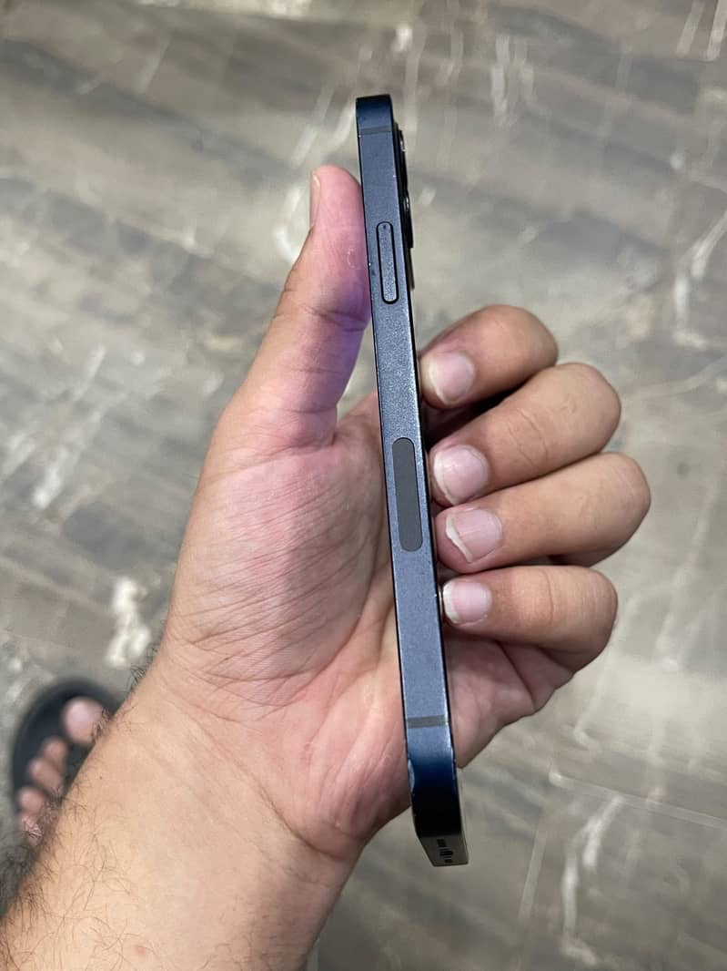 Apple iPhone 12 6