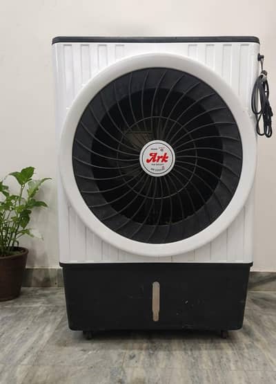Almost New big size heavy fan Guaranteed motor. . 100 Okay