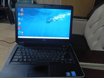 Dell laptop 8 gp raam hai rom 120 condition boohat achi hao