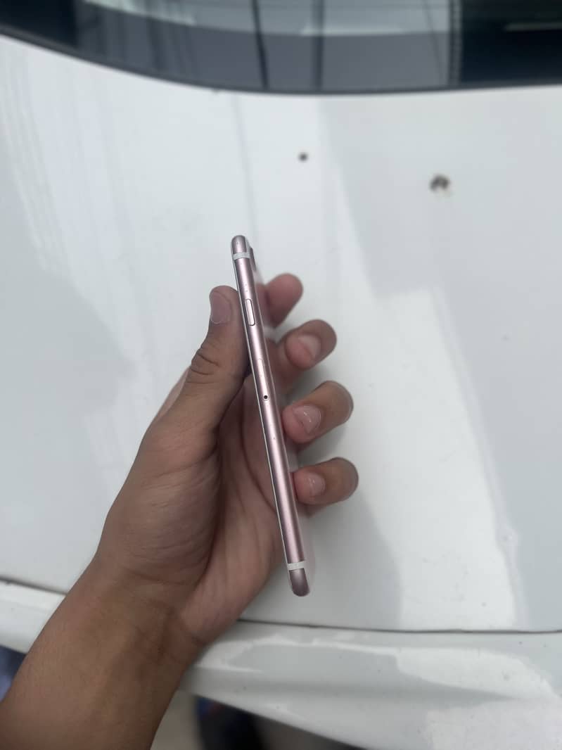 iPhone 7 3