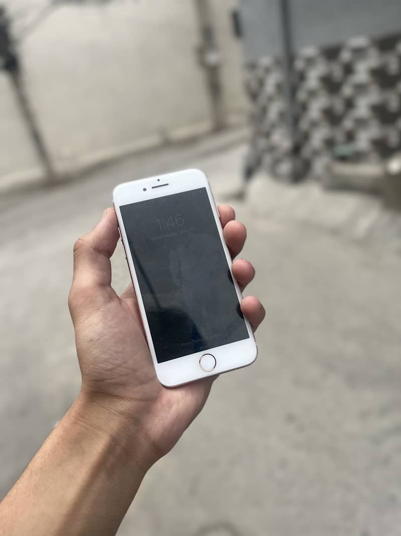 iPhone 7 4