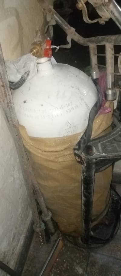 CNG kit with cylinder ready for sale. . .