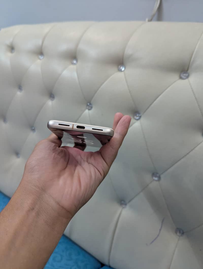 Google Pixel 8 4