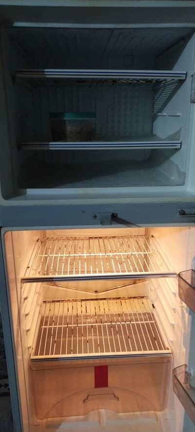 Medium size Dawlance fridge