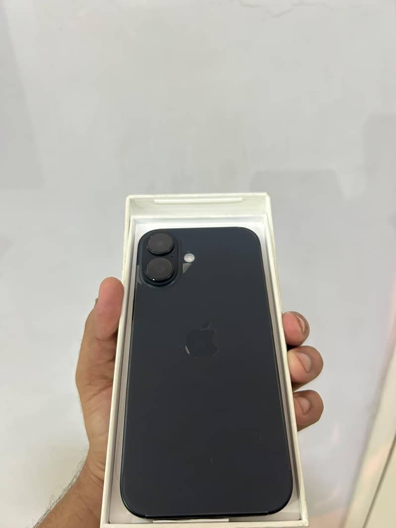 Apple iPhone 16 0