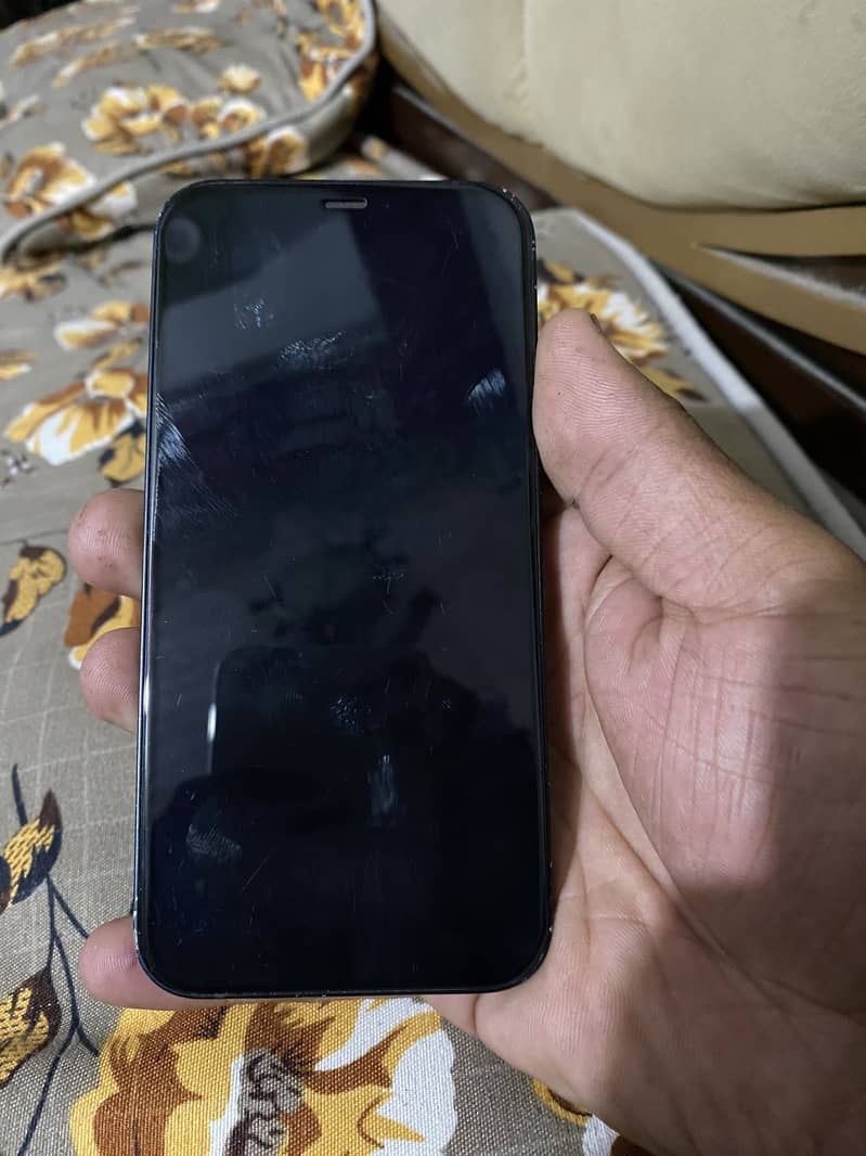 Apple iPhone 12 4