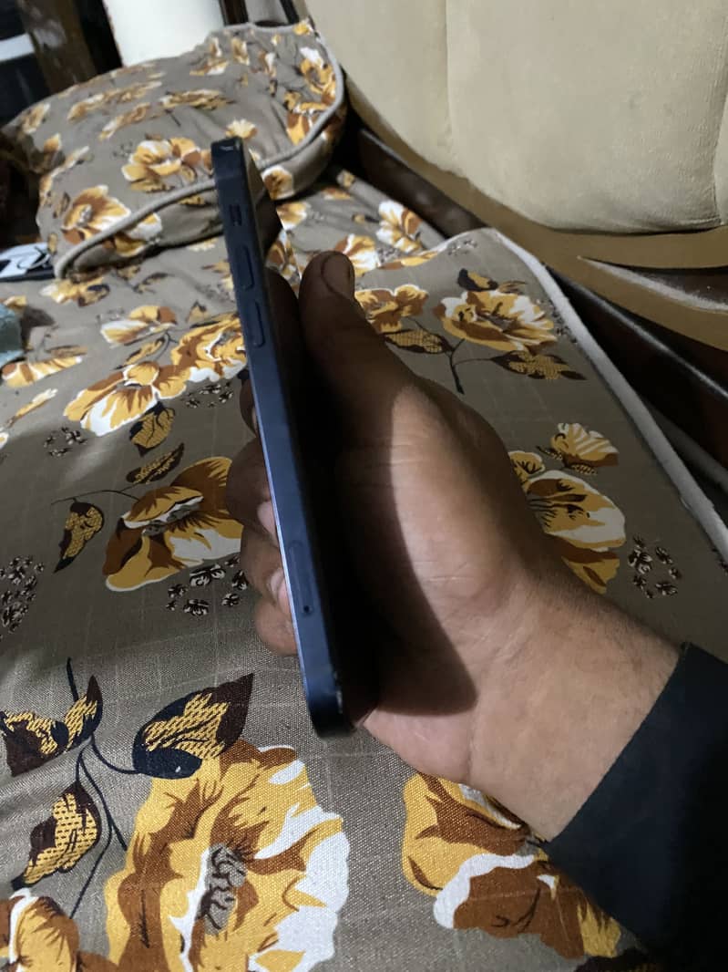 Apple iPhone 12 6